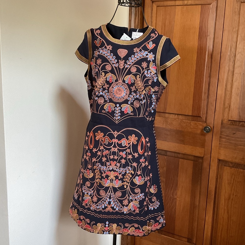FOXIEDOX HADIYA EMBROIDERED DRESS NWT XS - Picture 2 of 8